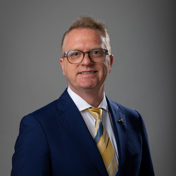 Seth Fallik professional headshot